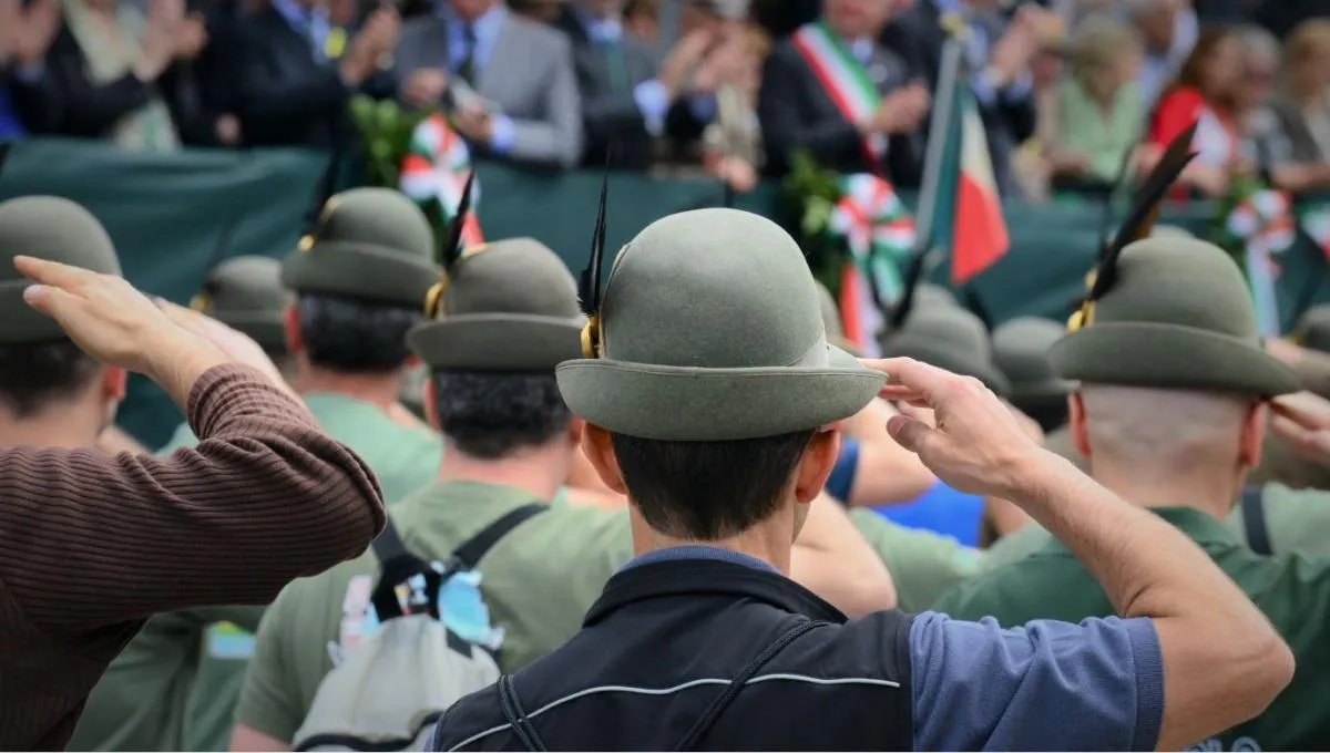 Puntata 243 - L'Associazione Nazionale Alpini raccontata dal Direttore de L'Alpino - Radio Bunker